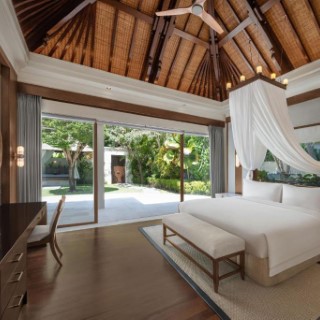 THE LAGUNA ROOM